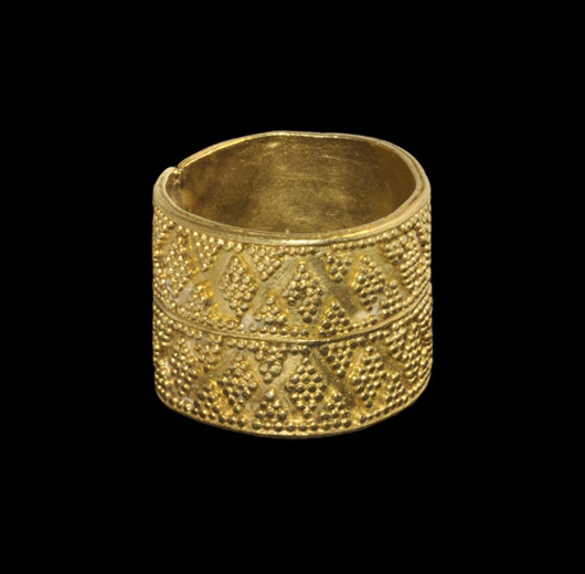 Mycean gold ring. Image courtesy TimeLine Auctions.