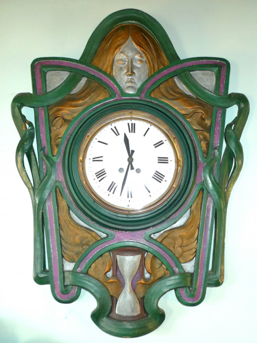 Burstyn's home isn't decorated in the Art Deco style, but she does own this nice Art Deco clock. Image by Susan McTigue.
