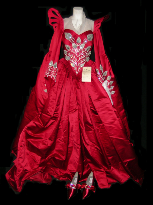 Julia Roberts costume from her role as the Queen in Mirror Mirror. Premiere Props image.
