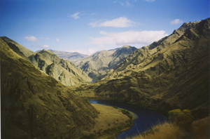 The Snake River winds through Hells Canyon in eastern Oregon and western Idaho. Image by X-Weinzar. This file is licensed under the Creative Commons Attribution-Share Alike 2.5 Generic license.