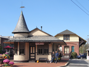 The train station in New Hope, Pa. Image courtesy Wikimedia Commons.