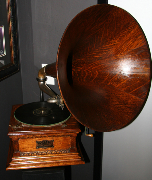 Antique oak victorian phonograph, extremely rare. GovernmentAuction.com image.