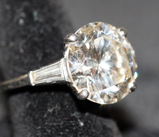 Ten-carat diamond solitaire. Image courtesy J. Garrett Auctioneers Ltd. 