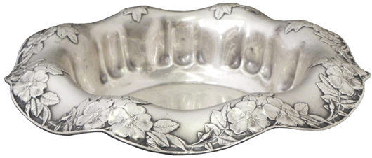 Fine Tiffany sterling silver Art Nouveau center bowl, circa 1906, 12 inches in diameter, 28.45 troy ounces. Image courtesy of Crescent City Auction Gallery.