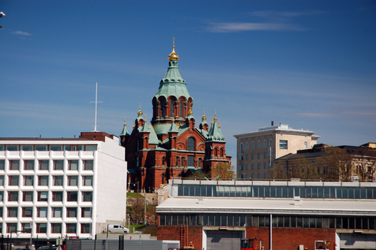  The Guggenheim Helsinki museum was to have been built constructed on the current site of the lower-level building seen far right in this photo. At center is Uspenski Cathedral. Photo: Ralf Roletschek, Farhhadmonteur.de. Licensed under the Creative Commons Attribution-NonCommercial-NonDerivative 3.0 (US) license.