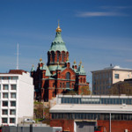 The Guggenheim Helsinki museum was to have been built constructed on the current site of the lower-level building seen far right in this photo. At center is Uspenski Cathedral. Photo: Ralf Roletschek, Farhhadmonteur.de. Licensed under the Creative Commons Attribution-NonCommercial-NonDerivative 3.0 (US) license.