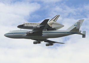 Space Shuttle Discovery riding piggyback during a flyover of the National Mall in Washington, D.C., on April 17. Image by Jason Quinn. This file is licensed under the Creative Commons Attribution-Share Alike 3.0 Unported license.