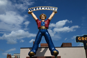The Carpeteria genie all the way from California welcomes visitors to the American Sign Museum. Photo courtesy dennygibson.com.