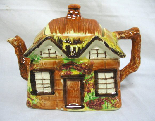 An English cottageware teapot by Price. Image courtesy LiveAuctioneers.com and Dennis Auction Service Inc.