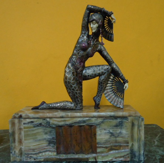 Chiparus Art Deco sculpture. Image courtesy of Carstens Galleries.