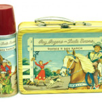 The entrance to Roy Rogers' Double R Bar Ranch is depicted on this 1950s lunchbox. Image courtesy LiveAucitoneers.com Archive and Richard Opfer Auctioneering Inc.