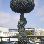 Paul Conrad's 'Chain Reaction' sculpture in Santa Monica, Calif. Image by CbI62. It is believed that reproduction for criticism, comment, teaching and scholarship constitutes fair use and does not infringe copyright. This work is licensed under the Creative Commons Attribution-ShareAlike 3.0 License.