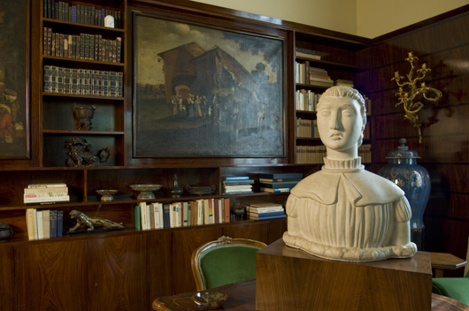 The library of Villa Necchi Campiglio with ‘Busto di fanciulla’ by Arturo Martini. Photo by Giorgio Majno, courtesy Villa Necchi Campiglio.