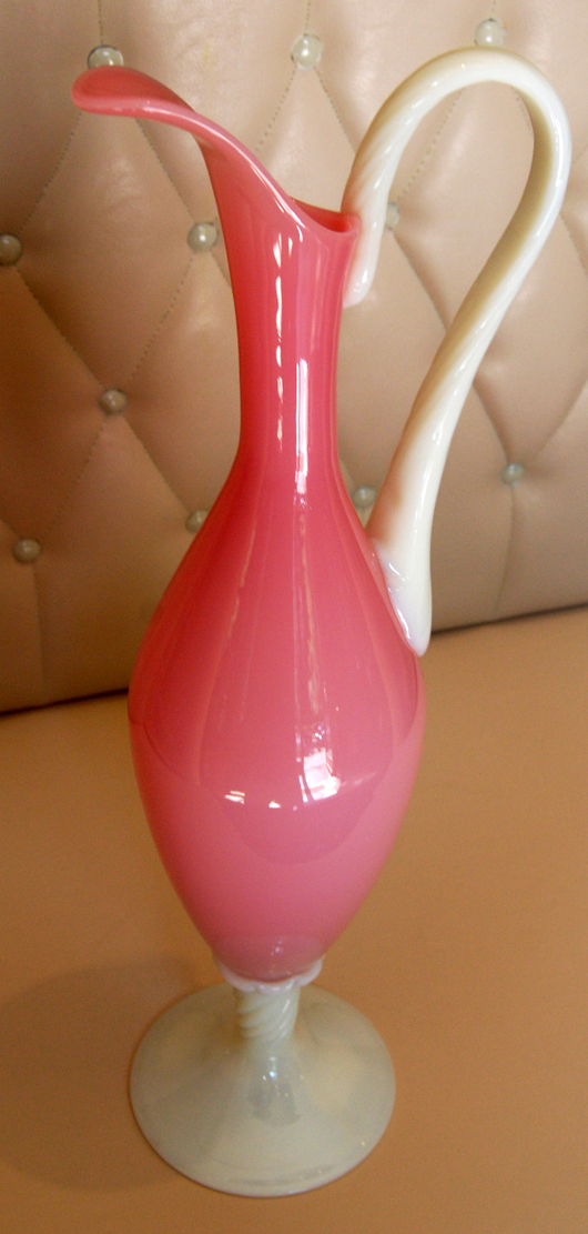 Murano glass vase. Estimate: $850. European Art Gallery image.