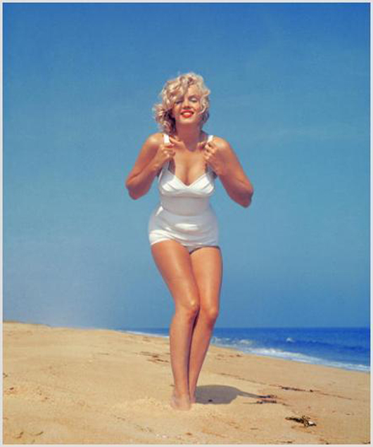 Marilyn Monroe in a mid-1950s photograph by Sam Shaw. Image courtesy LiveAuctioneers.com Archive and Estates-On-Line.com. 