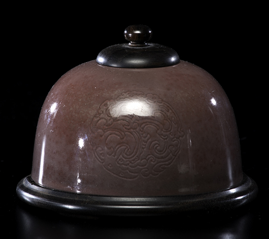 Kangxi beehive water pot realized $18,000. Cowan’s Auctions Inc. image.