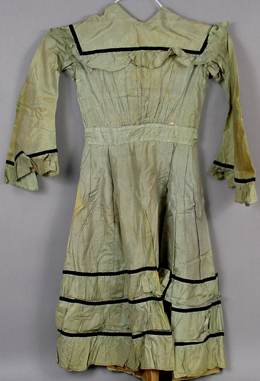 Nineteenth century child's gown. Image courtesy LiveAuctioneers.com Archive and Kaminski Auctions.