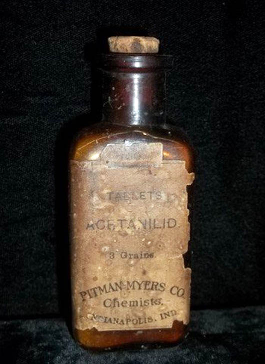  A medicine bottle once contained acetanilid pills, which were used to treat pain and fever. Image courtesy LiveAuctioneers Archive and Purcell Auction Gallery.