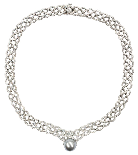  A stunning Buccellati diamond and Tahitian cultured pearl necklace sold nicely at $6,518. Image courtesy of Clars.