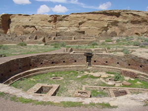 The great kiva in the ruins of Chetro Ketl, Chaco Canyon, in northwest New Mexico. Image courtesy of Wikimedia Commons.