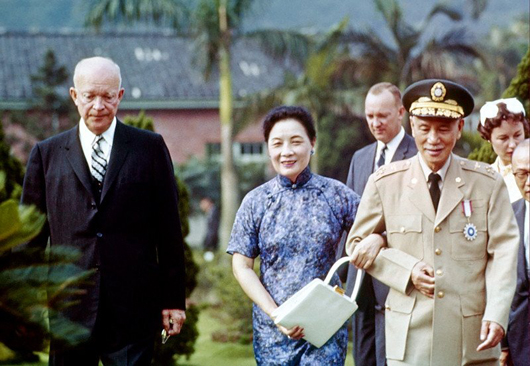 President Dwight D. Eisenhower with Chiang Kai-shek, who is wearing what appears to be the medal of the Order of the Blue Sky and White Sun. Also pictured in the 1960 photo is Madame Chiang. Image courtesy Wikimedia Commons.