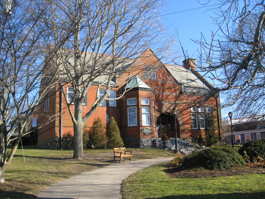 Historic Eldredge Public Library in Chatham, Mass., where books were stolen. Image courtesy Wikimedia Commons.