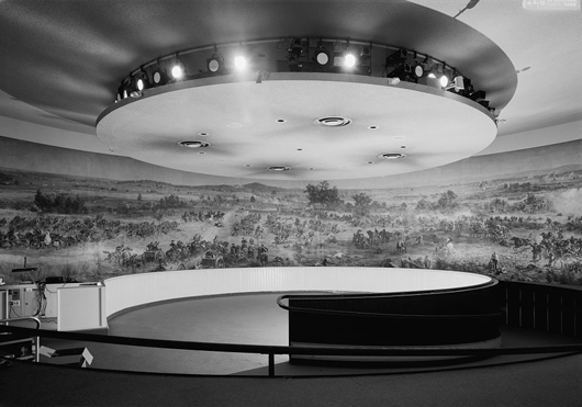Interior view of Richard Neutra's Cyclorama Building showing the Gettysburg Cyclorama, painted by French artist Paul Dominique Philippoteaux. Image courtesy Wikimedia Commons.