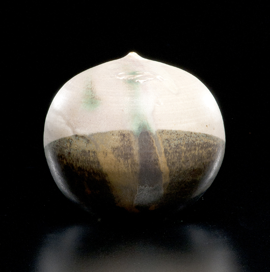 A small moon pot from 1968 brought $3,231.25 at Cowan’s last November. Courtesy Cowan’s+Clark+Del Vecchio Auctions. 