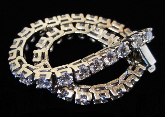 Approx. 10-carat diamond tennis bracelet, 14K white gold, H,I color, VS-SI, 39 diamonds. Est. $5,000-$6,500. WatchAuctionHQ image.