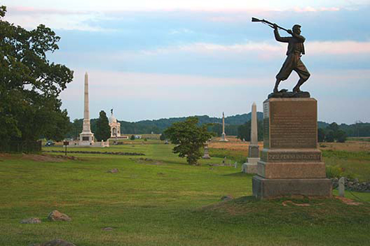 This view of the Gettysburg battlefield is of Cemetery Ridge looking south, with Little Round Top and Big Round Top in the distant background. Image courtesy Wikimedia Commons.