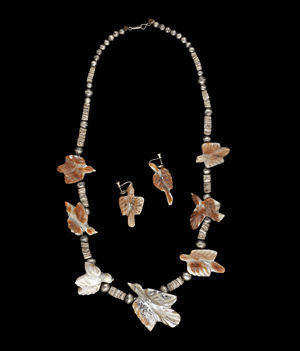 Leekya Deyuse Zuni fetish necklace and earrings. Estimate: $3,000-$5,000. Cowan’s Auctions Inc. image.