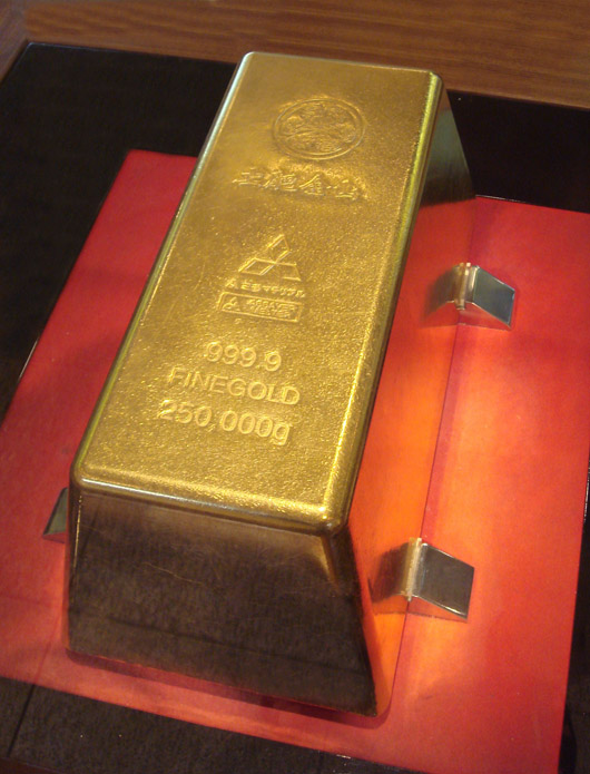 The world's largest gold bar, weighing 250kg, was displayed at the Toi gold mine in Japan in 2005. Its current market value tops $15 million. Photo by PHGCOM, licensed under the Creative Commons Attribution-Share Alike 3.0 Unported license.