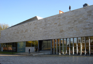 The Kunsthal museum in Rotterdam opened in 1992. Image courtesy Wikimedia Commons.