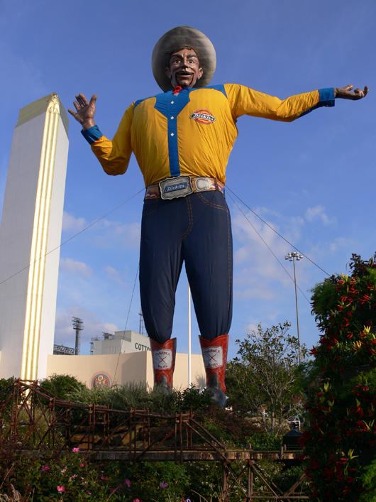 Big Tex at the State Fair of Texas in Dallas, 2008. Image by Andreas Praefcke. This file is licensed under the Creative Commons Attribution 3.0 Unported license. 