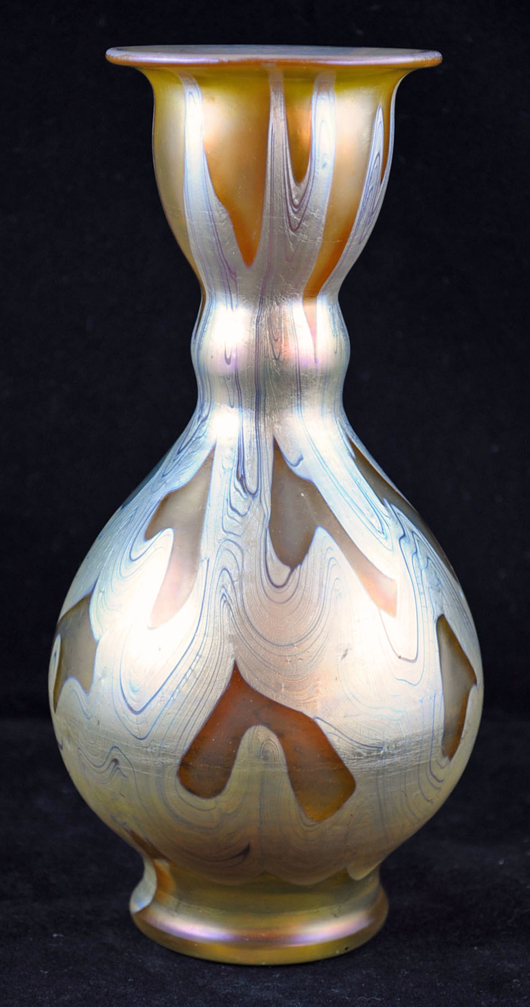 Loetz Phänomen Genre 29 vase, 8 inches, boldly etched ‘Loetz / Austria’ on the base, iridescent silver drizzle over gold. Estimate: $500-$1,500. Kennedy’s Auction Service.