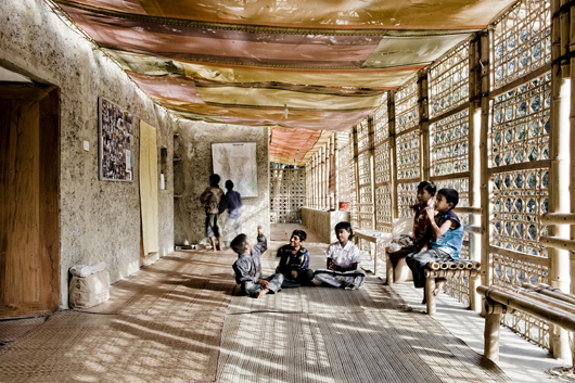 Meti School, Haripur, Rajshahi, Bangladesh, designed and completed by German architect Anna Heringer. Photo by Naquib Hossain, 2008, licensed under the Creative Commons Attribution-Share Alike 2.0 Generic license.