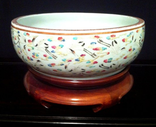Chinese Famille Rose bowl. Ravenswick image.