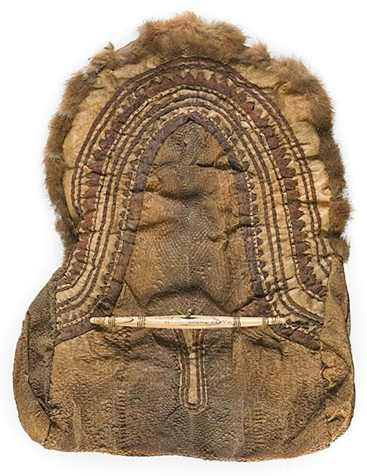 Eskimo fish skin bag, Norton Sound, with a carved and incised bone clasp, last quarter 19th century. Image courtesy LiveAuctoneers.com Archive and Cowan's Auctions Inc.