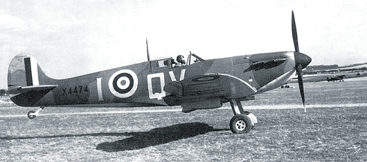 Supermarine Spitfire Mk I, 19 Squadron. Official RAF photo, 1940.