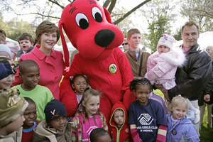 First Lady Laura Bush poses with children and Clifford the Big Red Dog on the South Lawn during the 2007 White House Easter Egg Roll in 2007. White House photo by Shealah Craighead, courtesy of Wikimedia Commons.