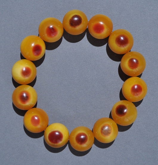 Horn beak carved bead bracelet. Zanaba Auctions image.