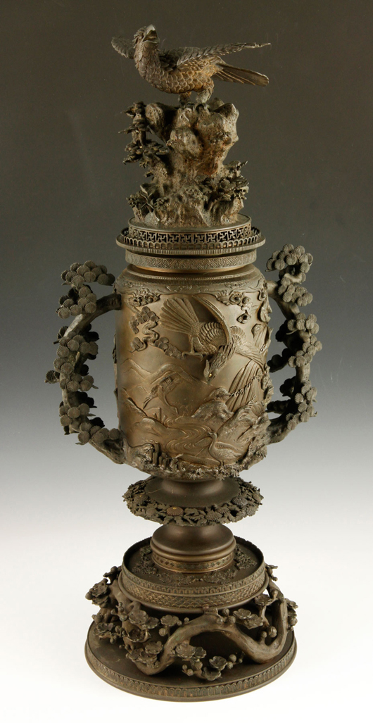 Japanese fine bronze urn Meiji Period. Kaminski Auctions image.