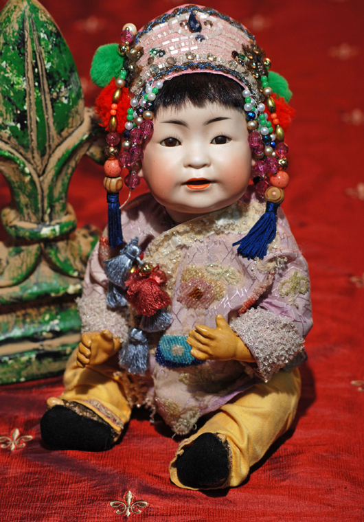 Asian character baby by Kestner and exotic-look Simon and Halbig mold 1329. Frasher’s Doll Auctions image.