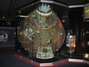 Apollo 13 Command Module in Kansas Cosmosphere and Space Center, Hutchinson, Kan. Image by HrAtsuo. This file is made available under the Creative Commons CC0 1.0 Universal Public Domain Dedication.