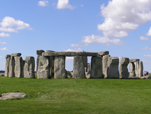 Stonehenge viewed from the heelstone with the 'Slaughter Stone' in the foreground. Image by garethwiscombe. This file is licensed under the Creative Commons Attribution 2.0 Generic license. 