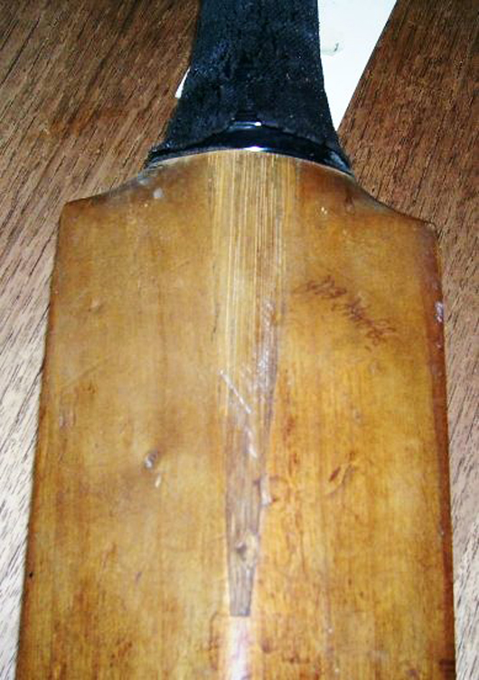 ‘The Oval’ cricket bat, Jack Hobbs’ first test match bat 1908. Hobbs is considered only second to Don Bradman as a batsman, and one of Wisden’s five greatest cricketers of all time. This first Ashes bat is very collectible. Estimate: $6,000-$8,000. Ravenswick image.