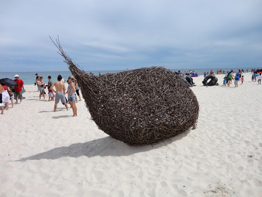 Akira Kamada’s ‘Sky, Land and at the March’ instalment of Sculpture by the Sea in Cottesloe, Perth, Western Australia. Photo courtesy Sculpture by the Sea.