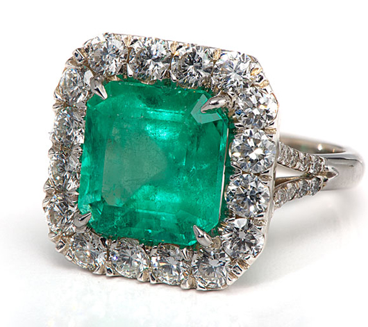 An 18K white gold emerald and diamond ring is expected to bring $8,000-$12,000. Cowan’s Auctions Inc. image.