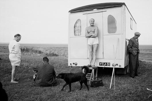 Location unknown, possible Morcambe, 1967 – 68 by Tony Ray-Jones © National Media Museum