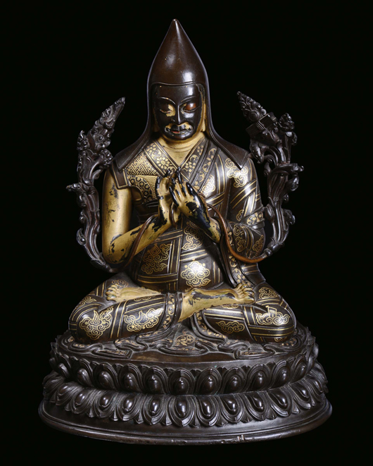 Fine and rare partially gilt bronze sculpture with gold marquetry representing Tsong-Khapa, Qing Dynasty, Qianlong Period (1736-1795). Courtesy Cambi Auction House, Genoa.